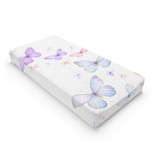 Funda para cambiador de bebé mariposa — Atrevida mariposa blanca para guardería