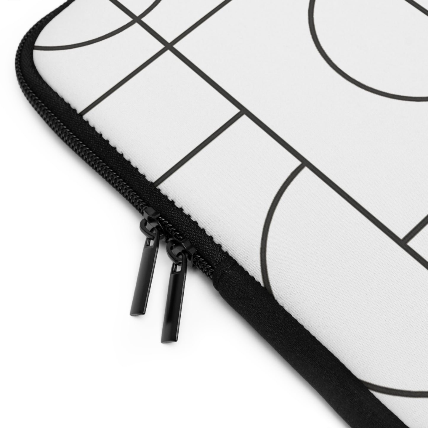 Estampado Geométrico — Colección Artesanal 2025 — Funda para Portátil — Estuche Protector de Neopreno en Blanco y Negro