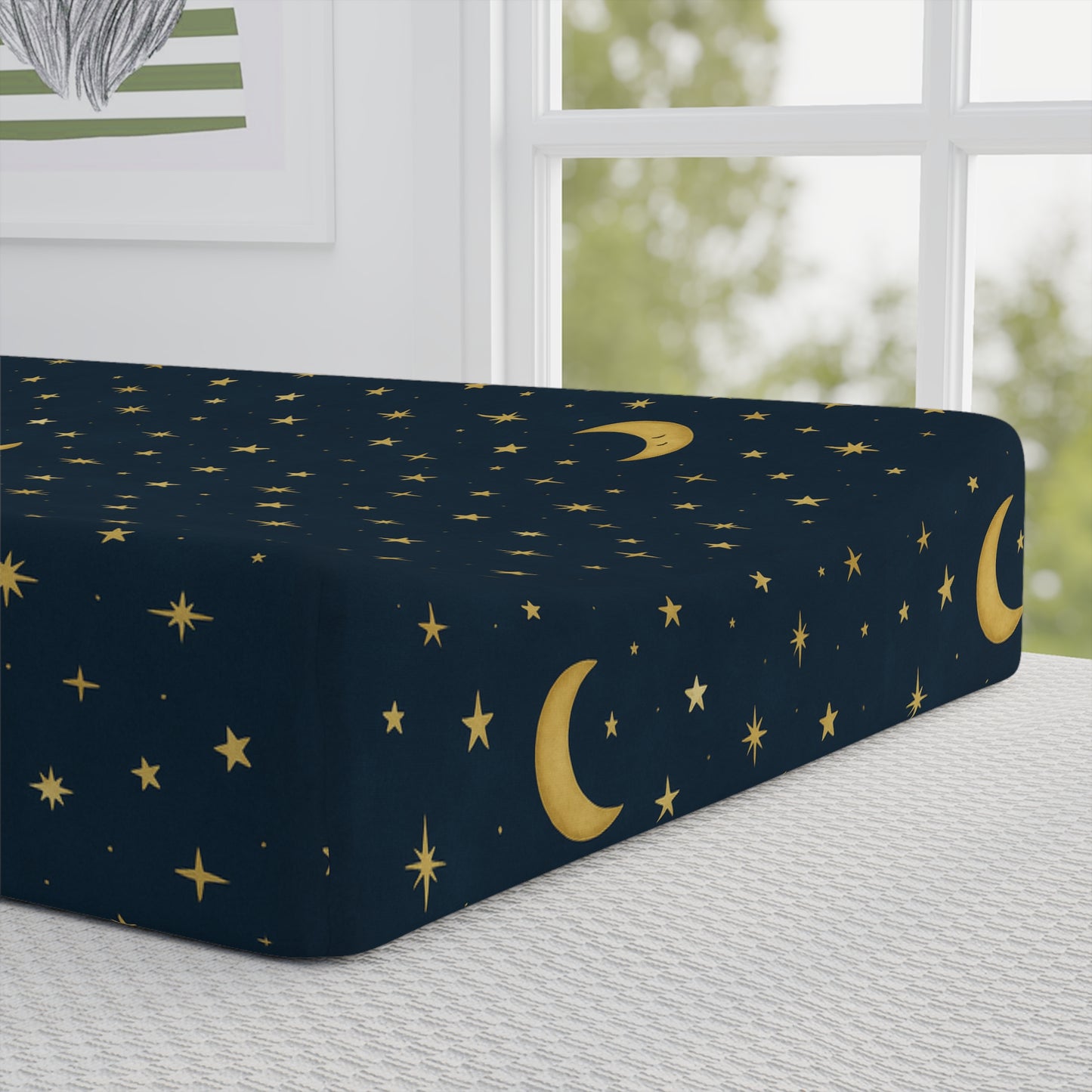 To the Moon – Funda para cambiador | Sueños celestiales – Ropa de cama de cuna azul marino y dorado