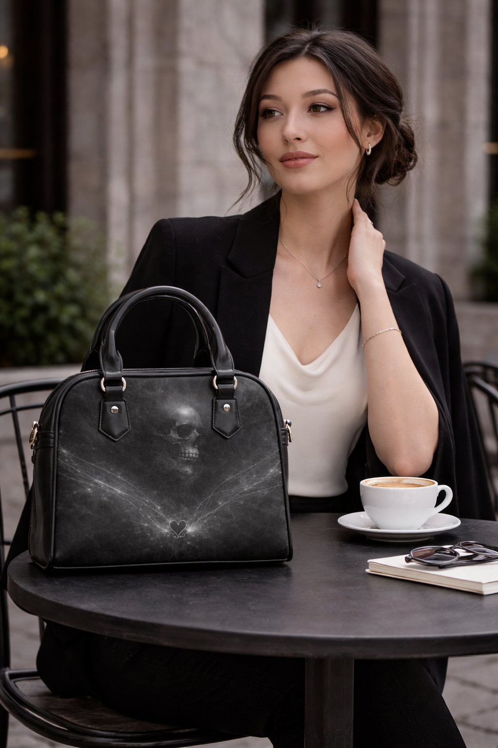Restos Velados - Bolso de Hombro con Calavera Gótica - Bolso de Calavera Ahumada Oscura con Huesos Cruzados