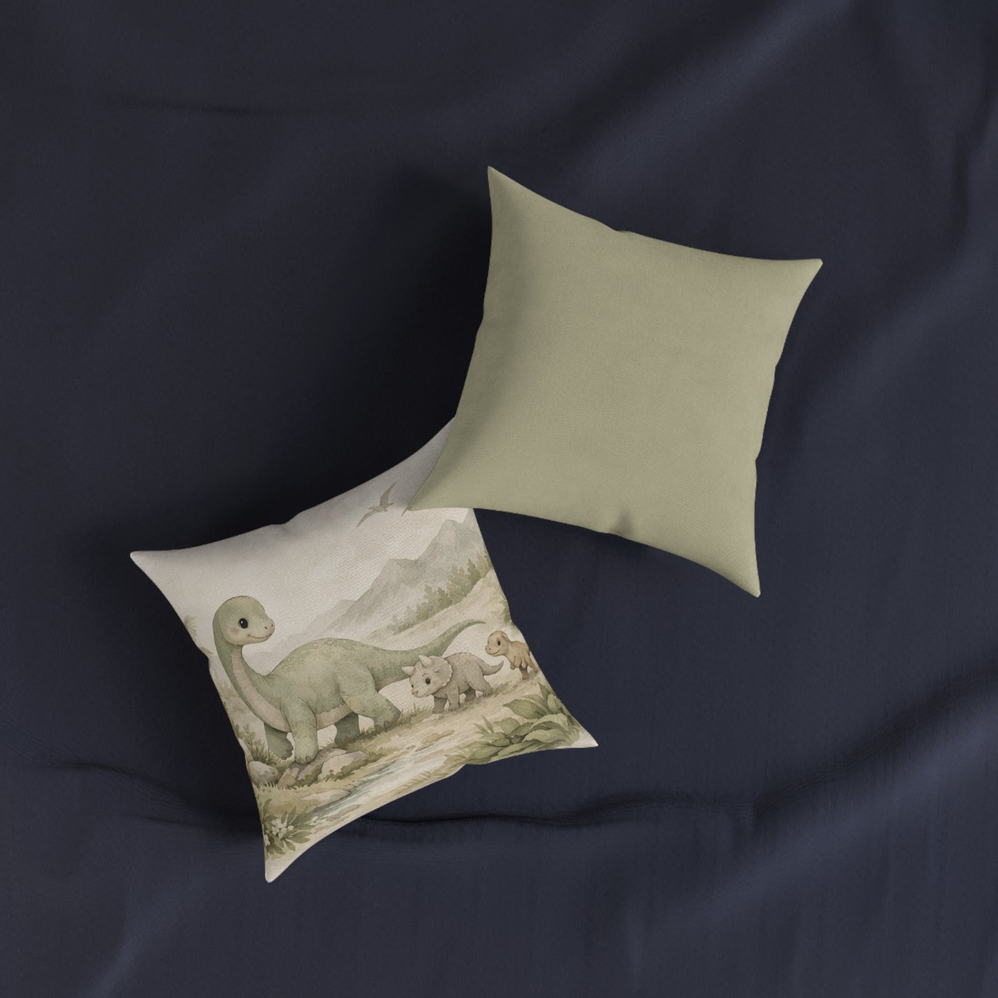 Almohada infantil Vintage Dino Verde — Bonito cojín cuadrado de Brontosaurio y Triceratops
